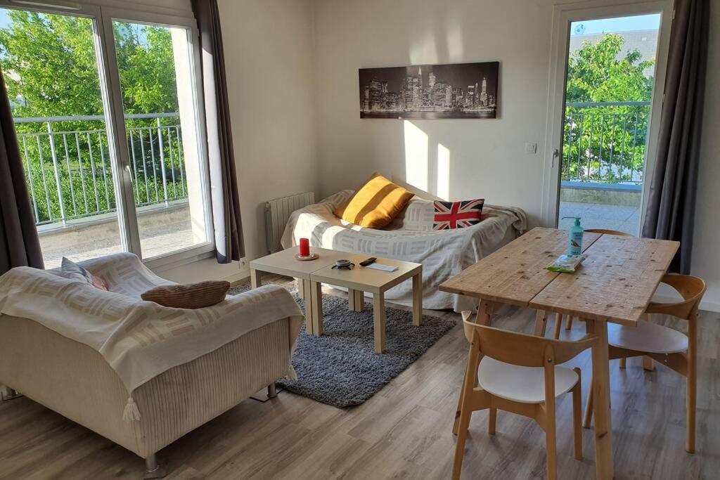 Appartement Contemporain Renove A Neuf Avec Cuisine Equipe - Val De Reuil Val-de-Reuil Luaran gambar