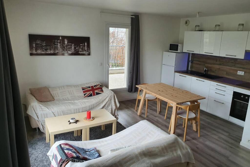 Appartement Contemporain Renove A Neuf Avec Cuisine Equipe - Val De Reuil Val-de-Reuil Luaran gambar