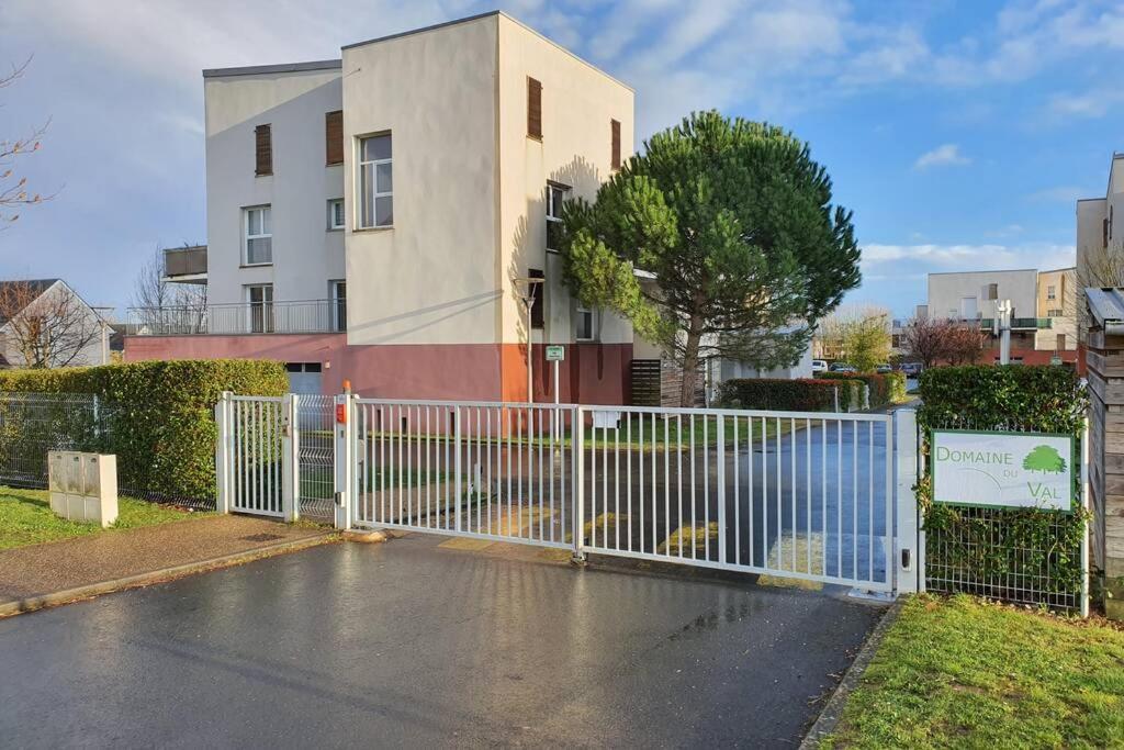 Appartement Contemporain Renove A Neuf Avec Cuisine Equipe - Val De Reuil Val-de-Reuil Luaran gambar