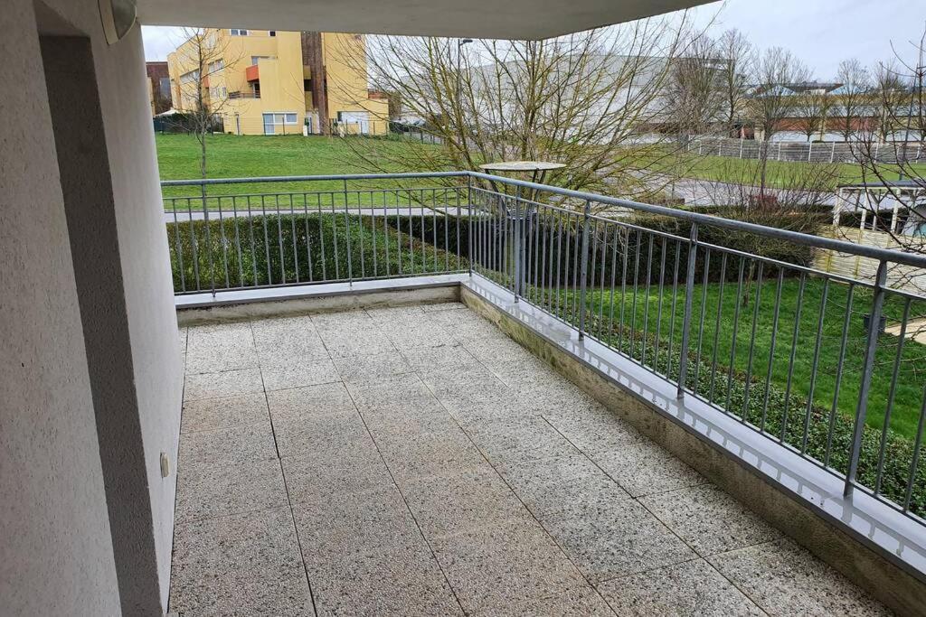 Appartement Contemporain Renove A Neuf Avec Cuisine Equipe - Val De Reuil Val-de-Reuil Luaran gambar